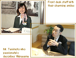 Mr.Tanimoto who passionately describes Wakayama|Front desk staff with their charming smiles
